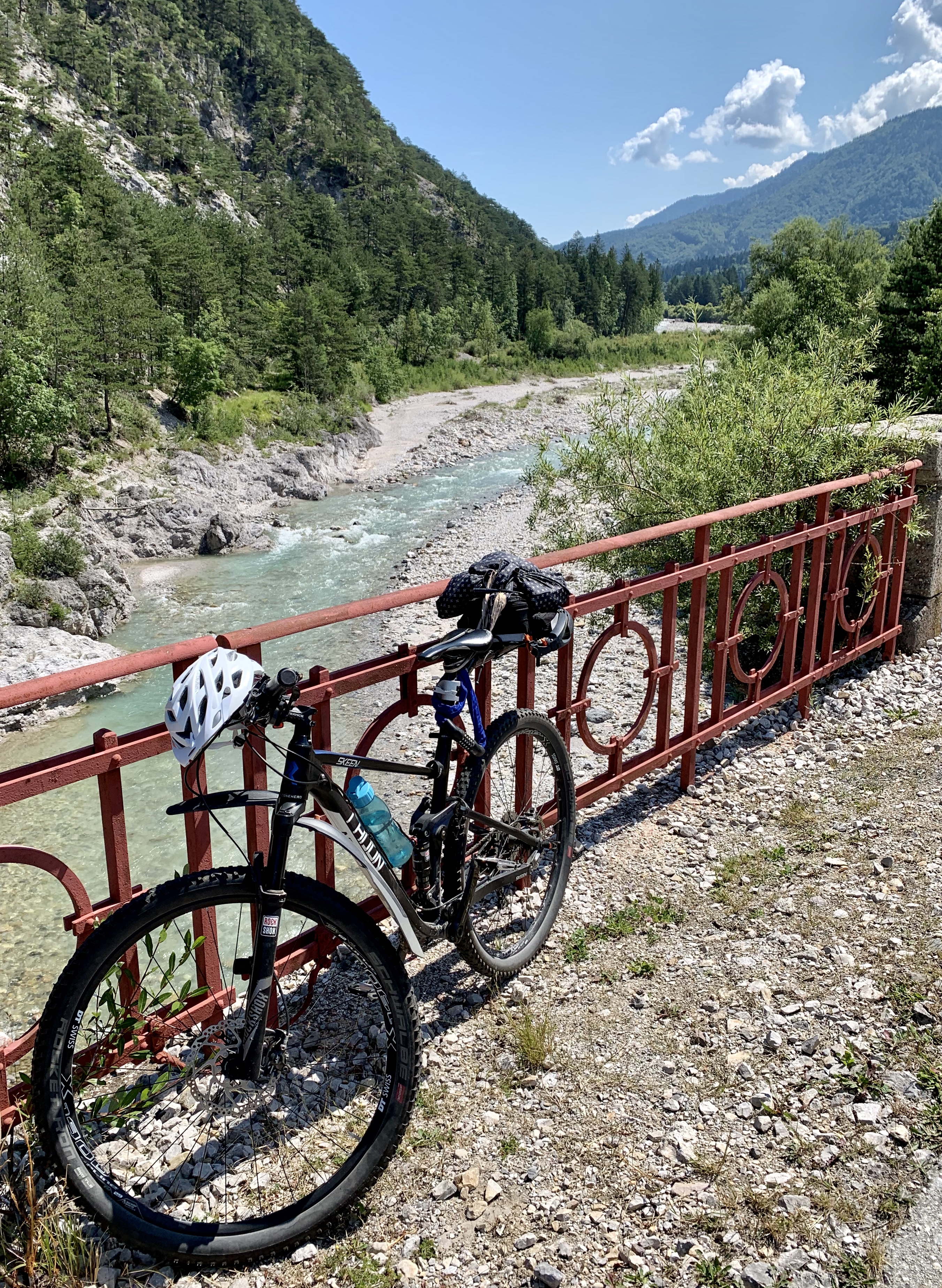 Trasse Flussbett Trasse Flussbett