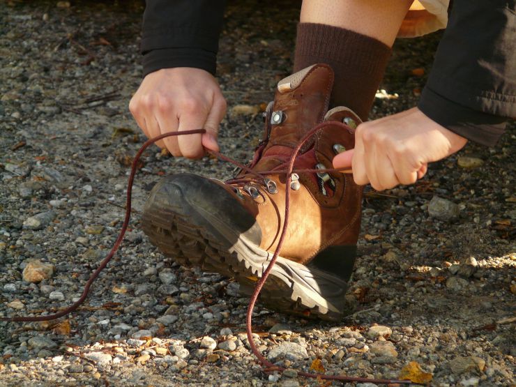 Wanderschuh binden